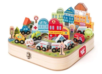 Kolejka ósemka w walizce - Miasto