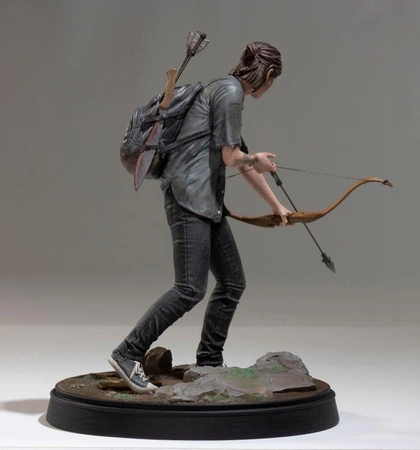Ellie with Bow The Last of Us Part II Figurka 20 cm
