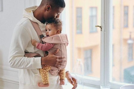 BABYBJORN MINI 3D Mesh – nosidełko, Zgaszony Róż