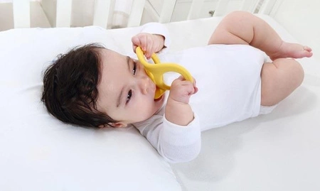 Mombella Gryzak Zabawka Kaczka Yellow