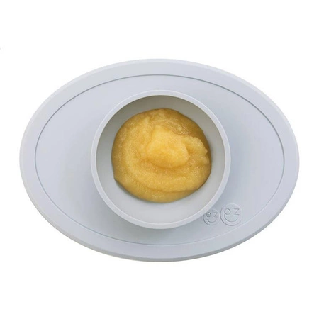 EZPZ Komplet pierwszych naczyń silikonowych First Foods Set pastelowa szarość + kubeczek Tiny Cup GRATIS pastelowa szarość