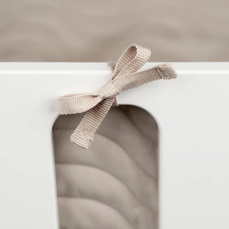 Done by Deer Ochraniacz do Łóżeczka Pikowany Waves Green