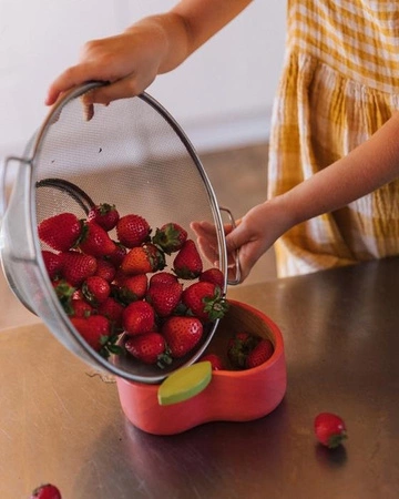 Oli & Carol Drewniana Miseczka dla Dziecka Jabłko