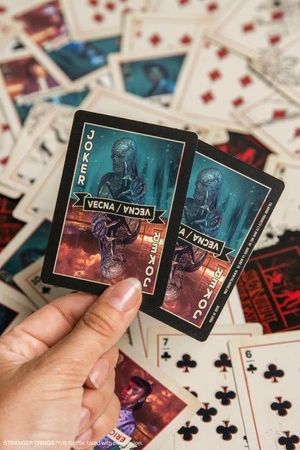 Stranger Things 5 Playing Cards in a Tin / Stranger Things karty do gry w ozobnej puszce