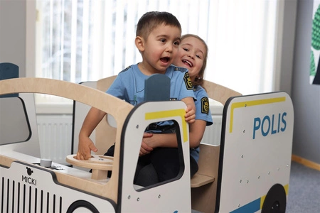 Drewniany radiowóz meble dla dzieci wyposażenie auto policja zabawka Micki