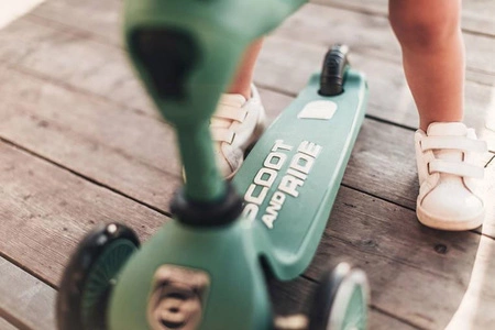 Zestaw Kask + SCOOTANDRIDE Highwaykick 1 2w1 Jeździk i hulajnoga 1-5 lat Forest