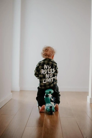 Zestaw Kask + SCOOTANDRIDE Highwaykick 1 2w1 Jeździk i hulajnoga 1-5 lat Forest