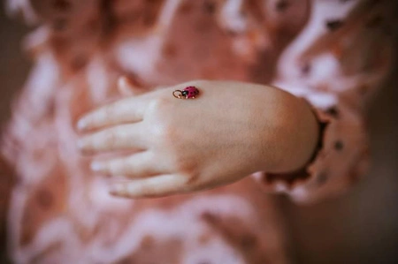 Zestaw kreatywny do tworzenia biżuterii Tęczowe koraliki 6+, Janod