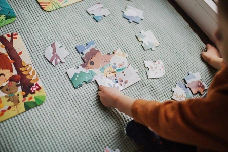 Puzzle progresywne w walizce Pory roku 4 układanki – 6, 9, 12 i 16 elementów 3+, Janod