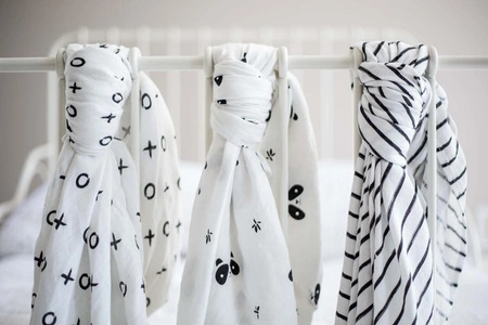 Lulujo Modern Kocyk Bambusowy Hugs&Kisses