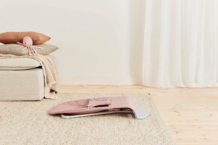 BABYBJORN - leżaczek BLISS COTTON, Petal Quilt, Zgaszony róż + Zabawka Googly Eyes Pastels