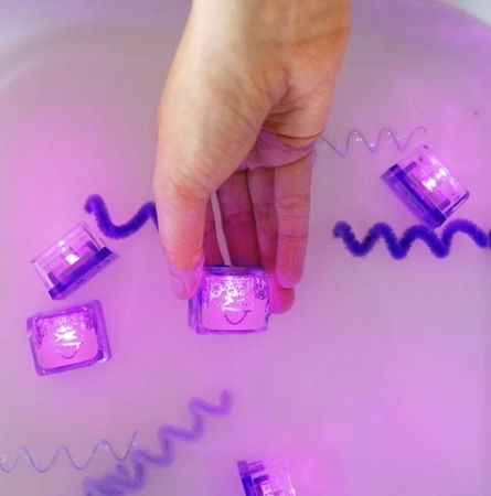 Glo Pals, Kostki sensoryczne świecące w wodzie Lumi - zabawka kąpielowa, kolor fioletowy