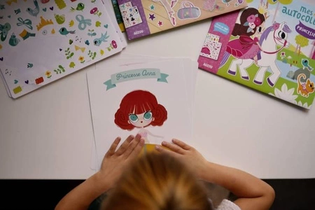 Auzou Naklejki z planszami do wyklejania Księżniczki 3+ 80148