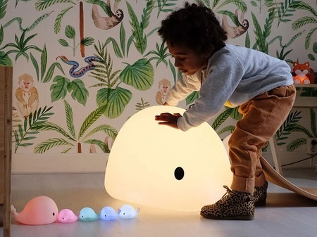 Lampka nocna LED wieloryb Moby Mini Różowa FLOW AMSTERDAM