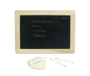 Mała tablica drewniana do pisania z kredkami i gąbką, goki