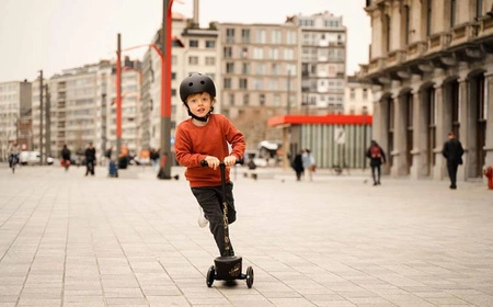 SCOOTANDRIDE Highwaykick 2 Lifestyle Hulajnoga trójkołowa balansowa z zamykanym schowkiem 2+ Black & Gold EDYCJA LIMITOWANA