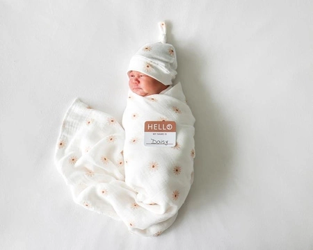 Lulujo Zestaw Prezentowy Kocyk + Czapka Daisies