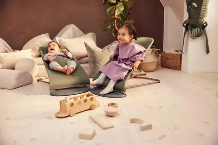 BABYBJORN - leżaczek BLISS Woven, Petal Quilt, Ciemny Zielony