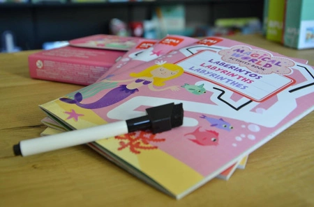 Teczka małego artysty z 3 książeczkami Apli Kids - Magiczny Świat