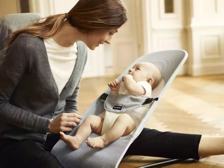 BABYBJORN - leżaczek BALANCE SOFT MESH - Srebrny / Biały