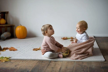 TODDLEKIND Mata do zabawy piankowa podłogowa Prettier Playmat Persian Sand Beige