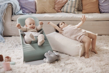 BABYBJORN - leżaczek BALANCE SOFT COTTON/JERSEY - Jasnoszałwiowy/Szary