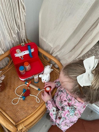 Zestaw lekarski Młody weterynarz 10864-Small Foot, drewniane zabawki