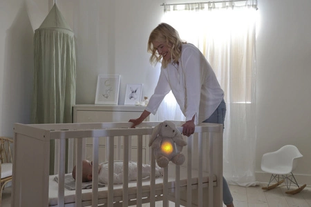 Cloud b® LoveLight Buddies Billy Bunny™ - Szumiący Królik z czujnikiem ruchu i pozytywką