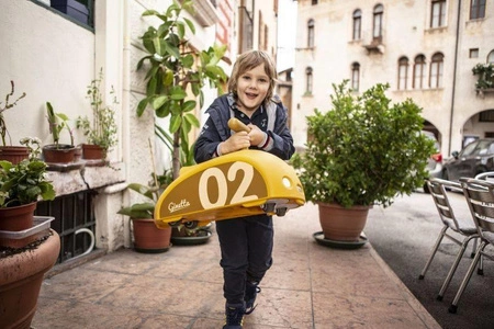 Żółty jeździk Ginetta Mini Eolo Italtrike