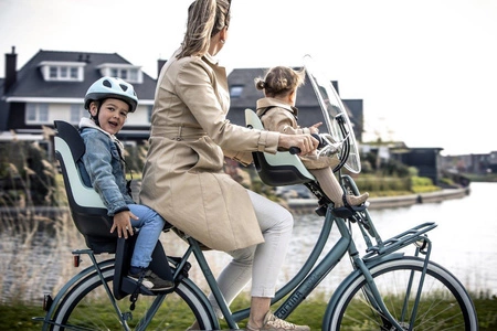 Fotelik row. Bobike GO na bagażnik Macaron Grey