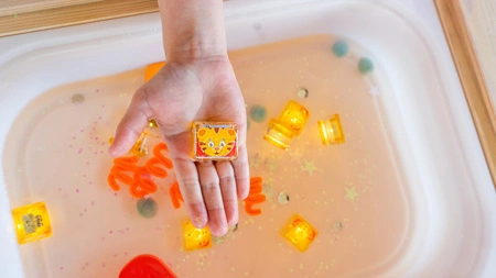 Glo Pals, Kostki sensoryczne świecące w wodzie Daniel Tygrysek - zabawka kąpielowa