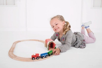 Tunel kolejowy z czerwonych cegieł