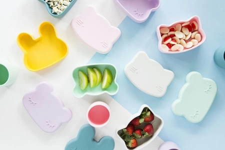 Zamykany silikonowy pojemnik Miś We Might Be Tiny - Lilac