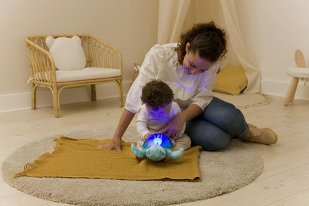 Cloud b® Tranquil Turtle™ Aqua - Lampka nocna z projekcją świetlną - Żółw podwodny niebieski