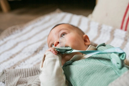 Smoczek Fizjologiczny szara korona 18+ Suavinex