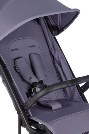 Easywalker Miley² Kompaktowy wózek spacerowy z torbą transportową Berry Purple