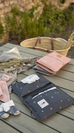 Lassig Casual Label Przewijak podróżny z etui na akcesoria Universe anthracite