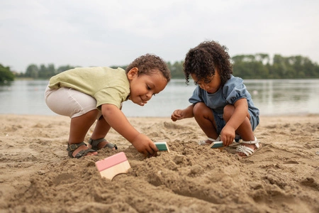 BS Toys, Zestaw drewnianych łopatek do robienia wzorów na piachu