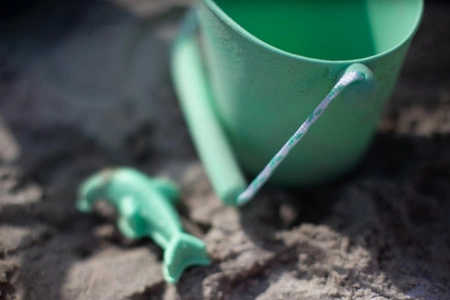 Składane wiaderko do wody i piasku Scrunch Bucket - Miętowy