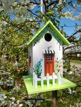 Domek dla ptaków - ozdobna budka lęgowa z zielonym dachem