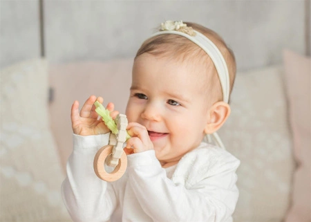 GRYZAK PIERŚCIEŃ RYBKA SILIKON DREWNO GILIGUMS