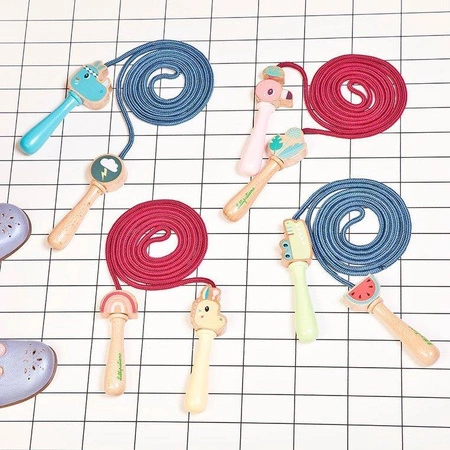 LILLIPUTIENS Skakanka z drewnianymi rączkami Nosorożec Marius