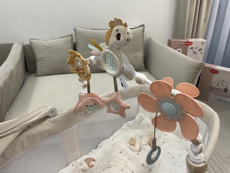 Łuk z zabawkami - Kraina Jednorożca Tiny Love