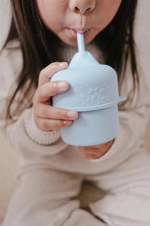 Silikonowa nakładka na kubek We Might Be Tiny - Powder Blue