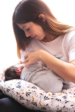 Beaba Ergonomiczna poduszka rogal dla kobiet w ciąży i karmiących Big Flopsy ™ Print Jersey Howell White