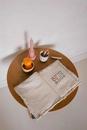 Książka sensoryczna Colors, Lorena Canals