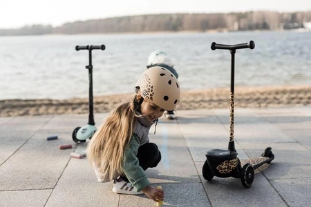 SCOOTANDRIDE Highwaykick 2 Lifestyle Hulajnoga trójkołowa balansowa z zamykanym schowkiem 2+ Leopard