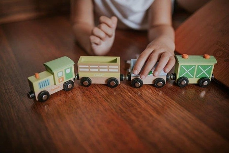 Pociąg drewniany Farma Story, Janod