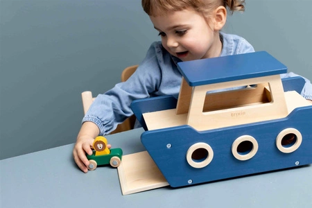 Drewniany statek prom