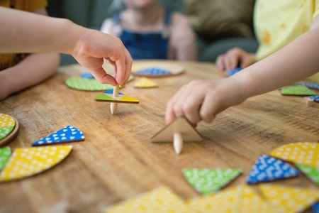 BS Toys, drewniana gra Spiner: zakręć i znajdź !